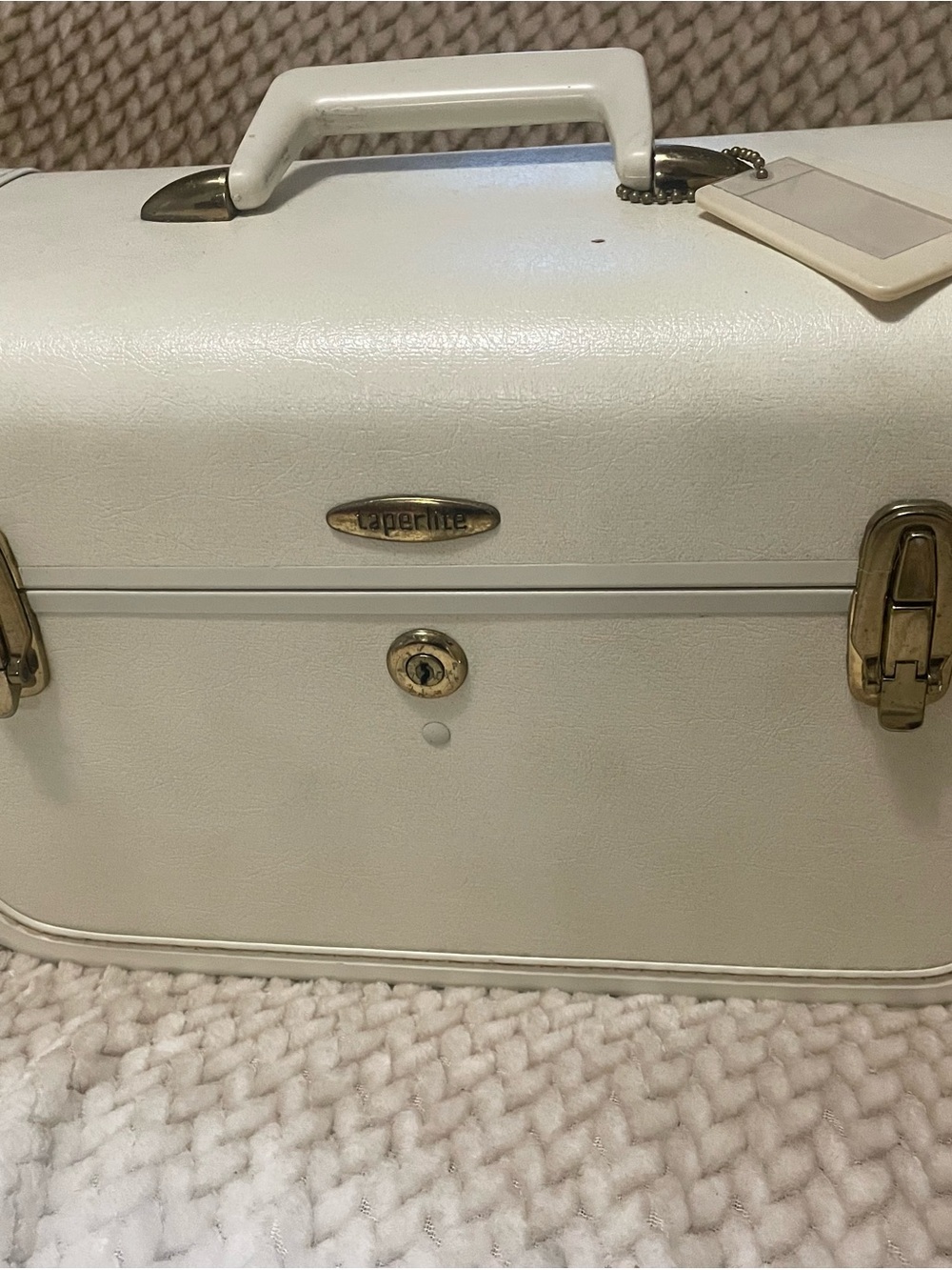 Taperlite Vintage Hard-Shell Train Case in Off-White